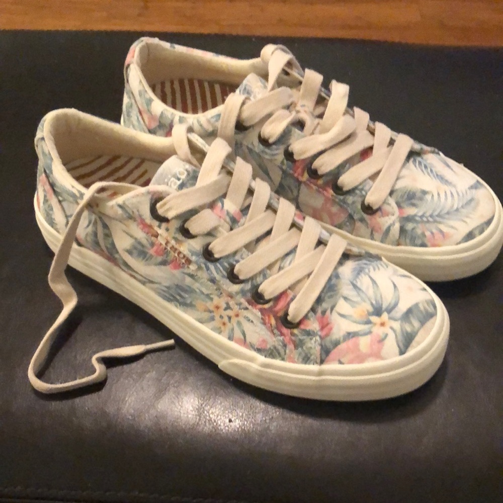Taos Sneakers